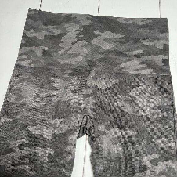 SPANX Look At Me Now Seamless Cropped Legging SIZE L Gray Camo Yoga Pants - Picture 14 of 14